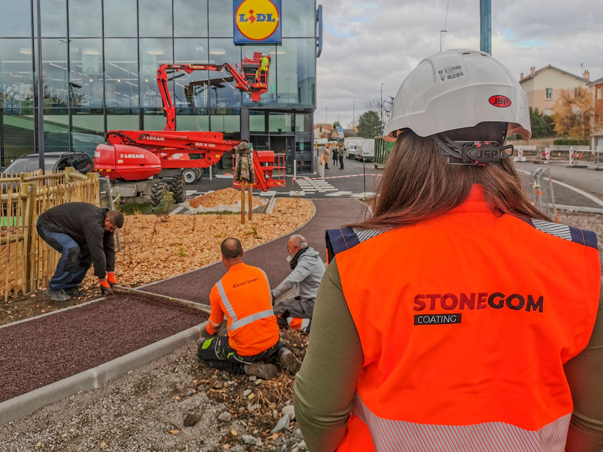 amenagement-parking-permeable-stonegom Exemple d'aménagement d'une zone commerciale LIDL.